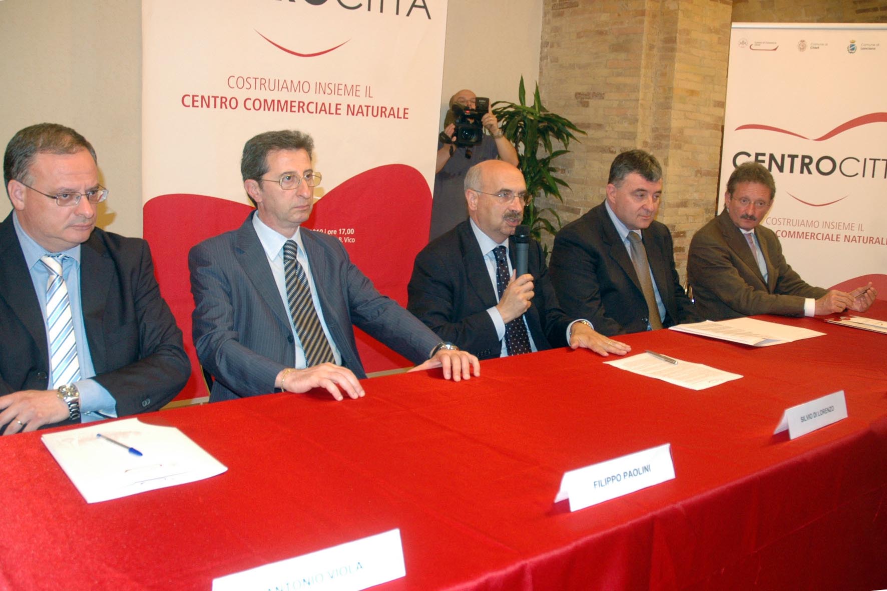 Da sinistra, Antonio Viola Assessore Attività Produttive Comune di Chieti, Filippo Paolini Sindaco di Lanciano, Silvio Di Lorenzo Pres. CCIAA di Chieti, Fiorentini BRD, Luciano Lapenna Sindaco di Vasto